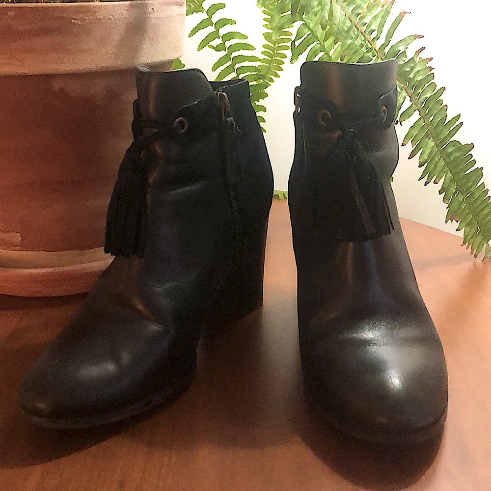 Bocage Black Heeled Boot with Tassel